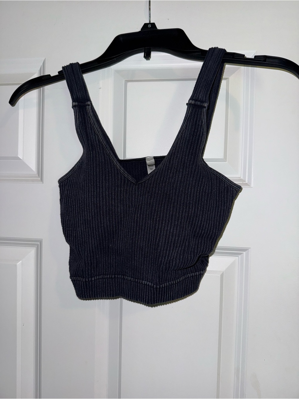 Zenana Outfitters Ribbed V-Neck Crop Tank - Black
